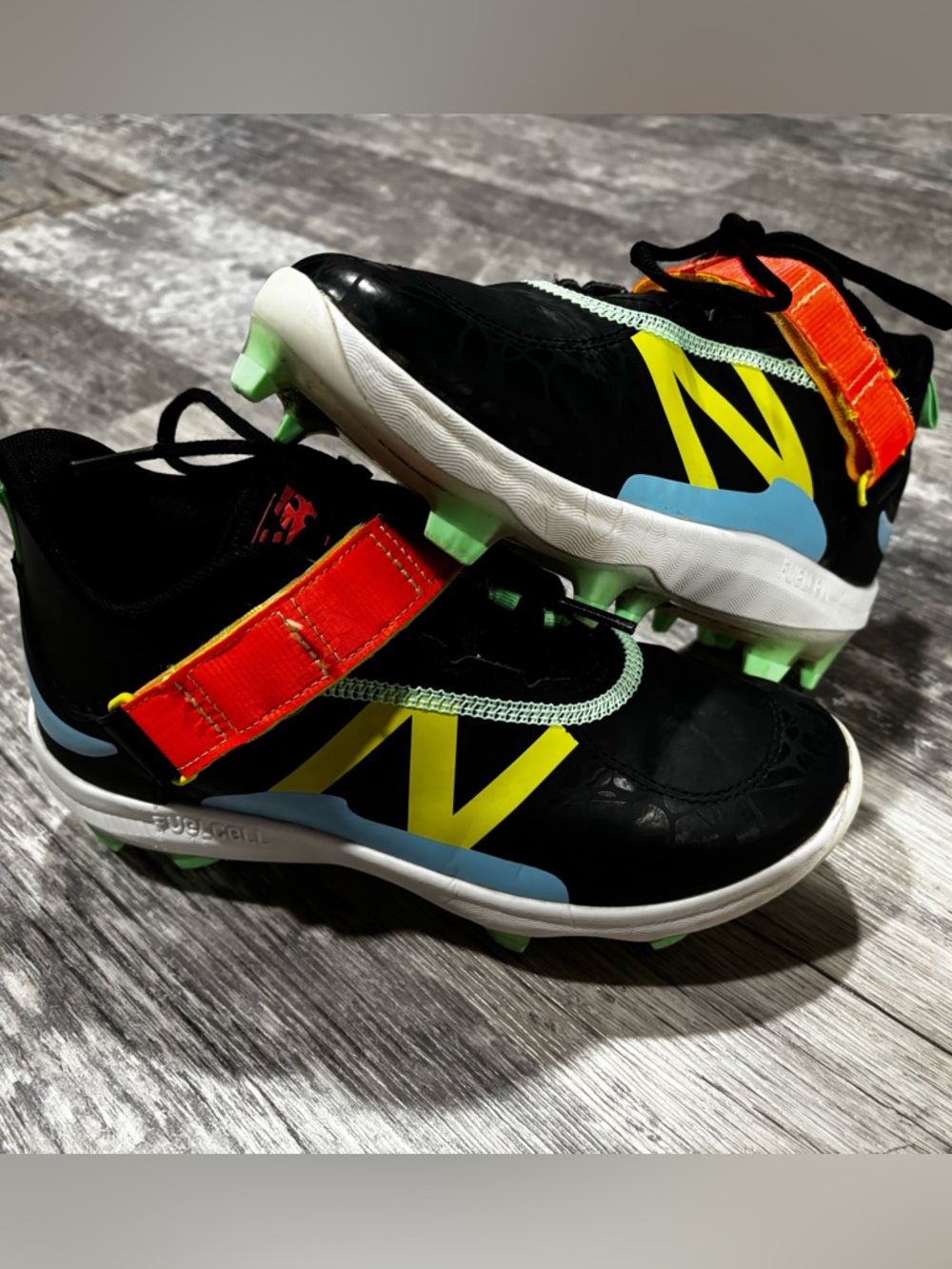 New Balance Kids' FuelCell Lindor V2 Baseball Shoes, cleats, size 5